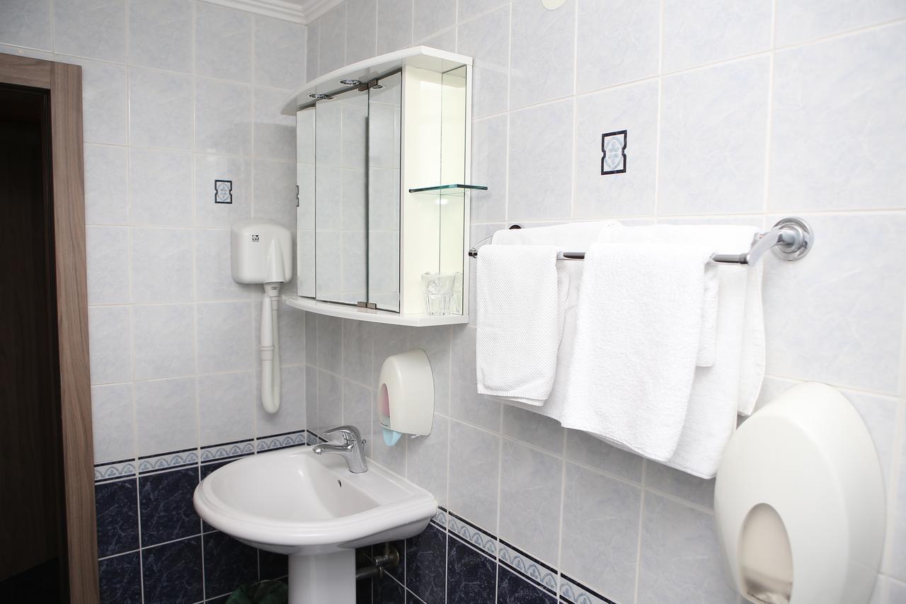 Hotel Ana Gospić Buitenkant foto
